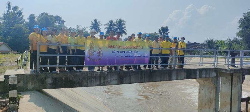 โครงการจิตอาสาพระราชทาน กิจกรรมการพัฒนาและปรับปรุงภูมิทัศน์ (กำจัดวัชพืช)ในพื้นที่สาธารณะ ณ หน้าตลาด หมู่ 3 ตำบลบ้านโป่ง อำเภองาว จังหวัดลำปาง