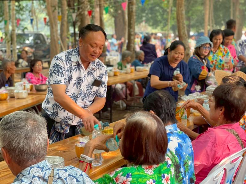 โครงการรดน้ำดำหัวผู้สูงอายุ ตำบลบ้านโป่ง ประจำปี  2569 เพื่อให้ผู้สูงอายุได้เห็นว่าตนยังมีความสำคัญ ได้รับการดูแลเอาใจใส่  และไม่ถูกทอดทิ้ง
